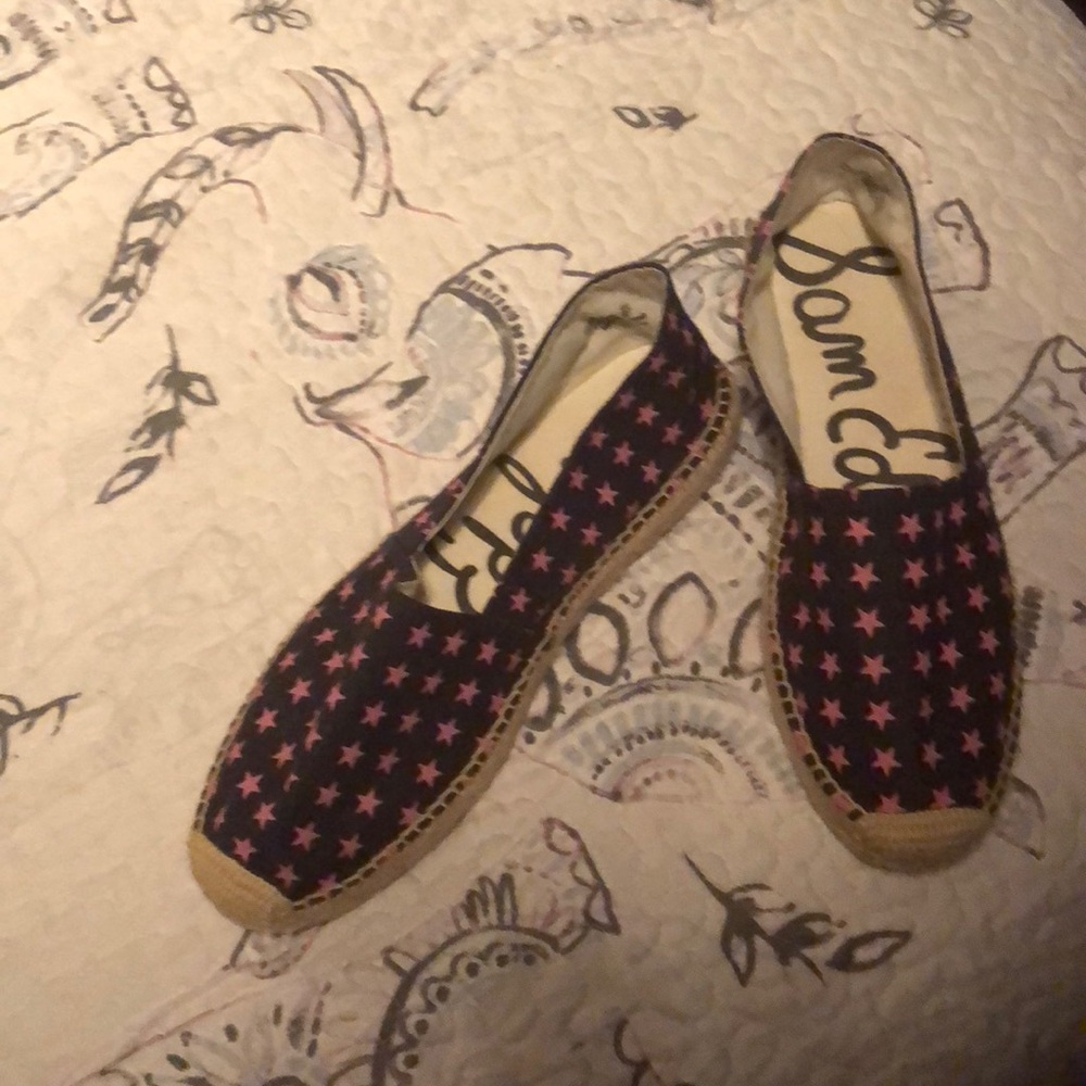 Woman’s flat shoe canvas